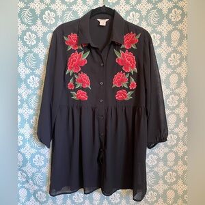 Ariat blouse embroidered with roses. Size Small. Like new.